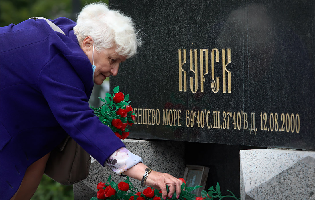 В Санкт-Петербурге прошли траурные мероприятия по случаю 20-й годовщины гибели подводной лодки "Курск"