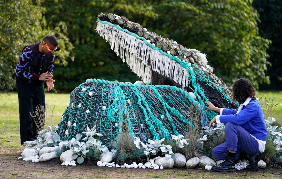 Скульптуру горбатого кита представили в Королевских ботанических садах Кью в Лондоне