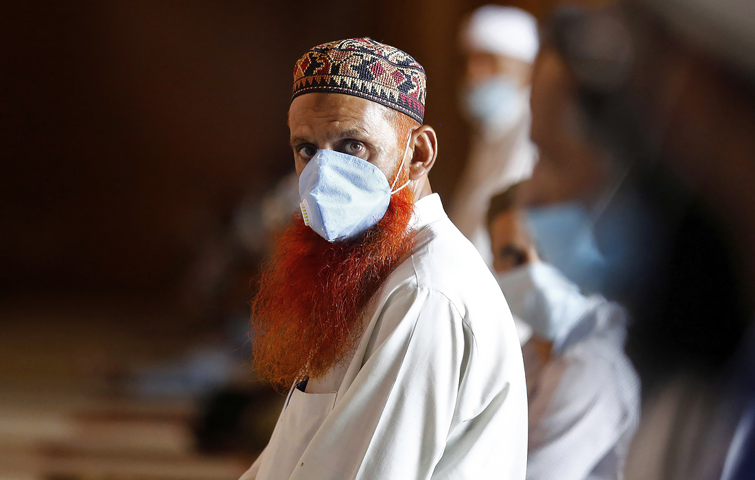В Кашмире разрешили посещение мечетей после того, как власти сняли ограничения, введенные для замедления распространения коронавирусна