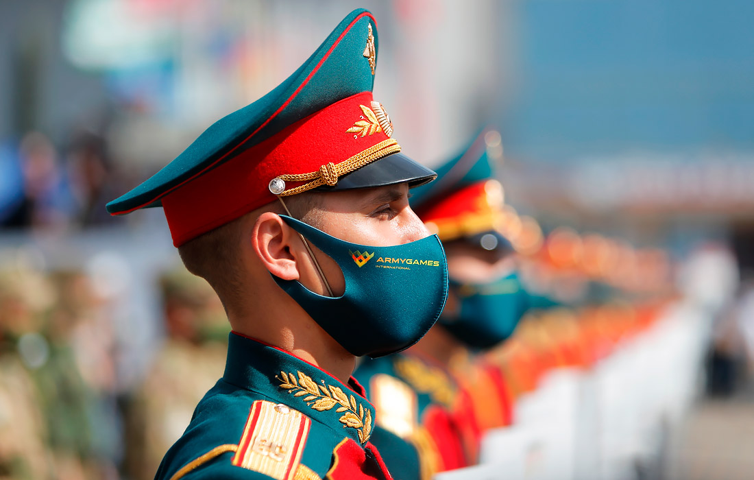 Военнослужащие во время открытия форума "Армия-2020"