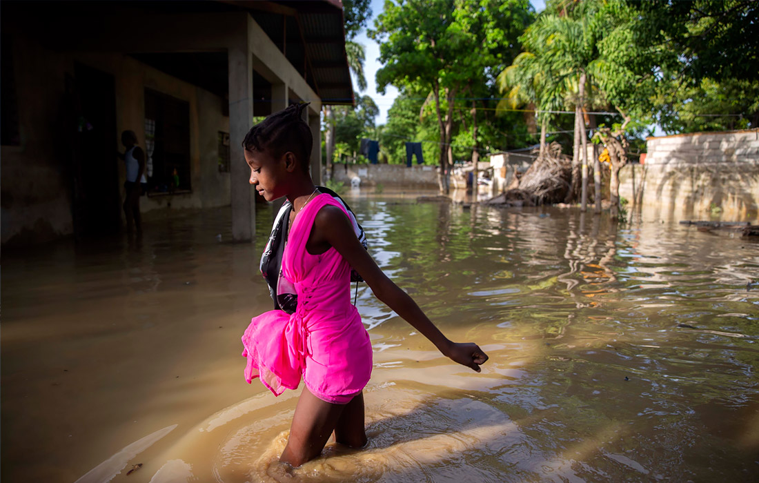 Тропический шторм "Лаура" обрушился на Гаити и Доминиканскую Республику 
