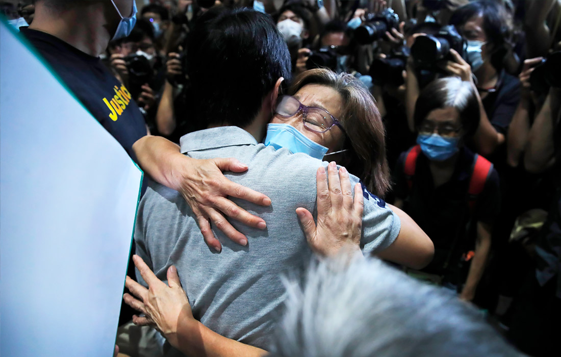 В Гонконге члена Законодательного совета от оппозиционной Демократической партии Теда Хуэя выпустили под залог