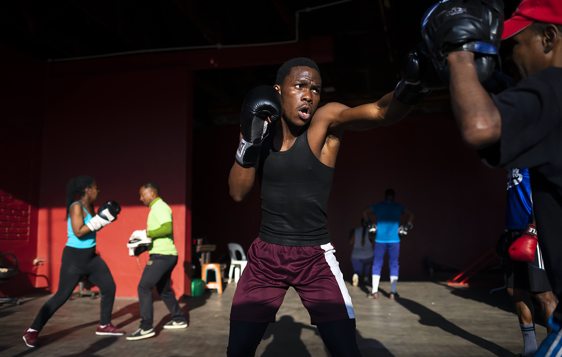 27 августа. Министр спорта ЮАР разрешил возобновить боксерские спарринги в тренажерных залах после 153 дней карантина.