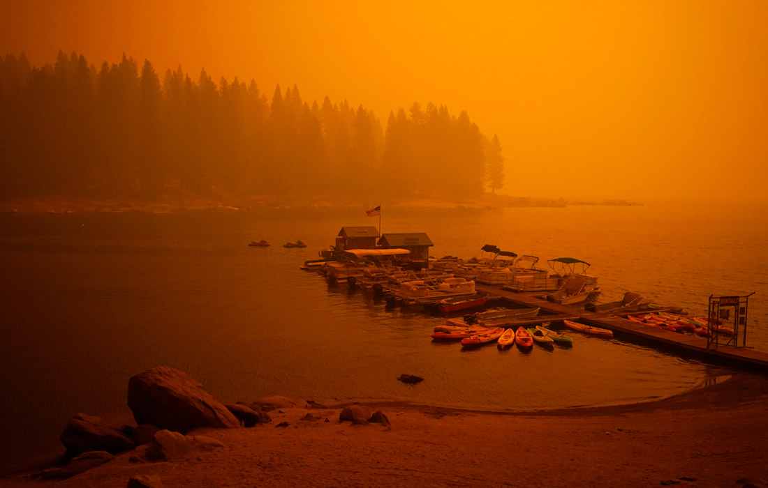 Власти Калифорнии объявили режим ЧС из-за природных пожаров в пяти округах