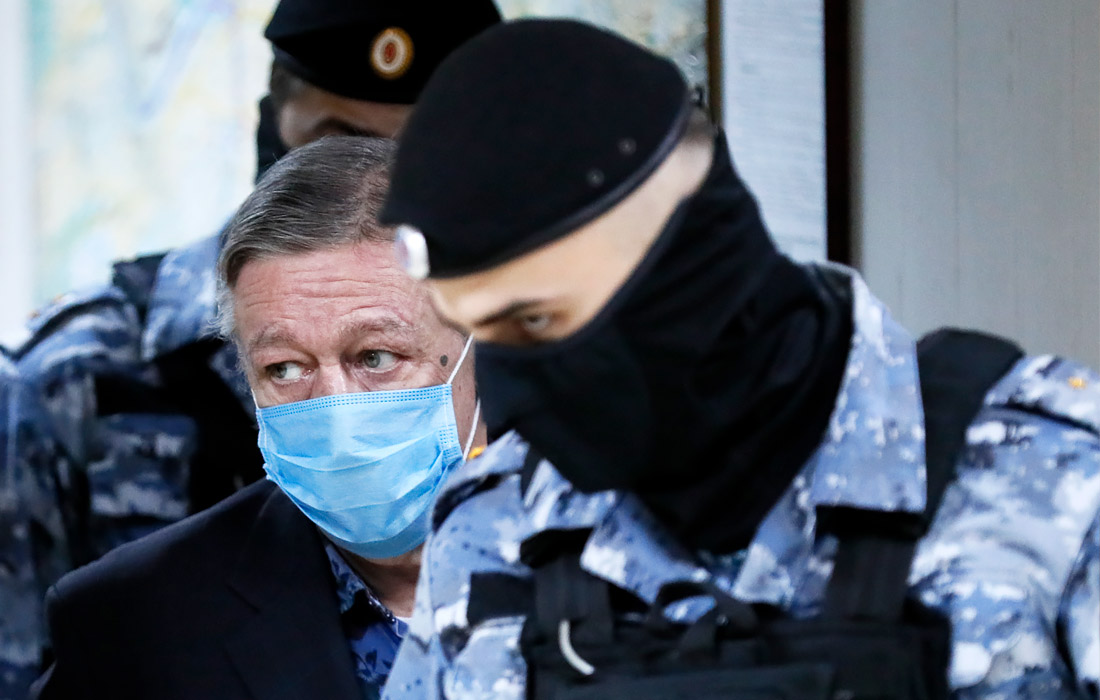 Гособвинение просило назначить актеру наказание в виде 11 лет колонии общего режима, а защита - вынести "любой" приговор, который не будет связан с лишением свободы