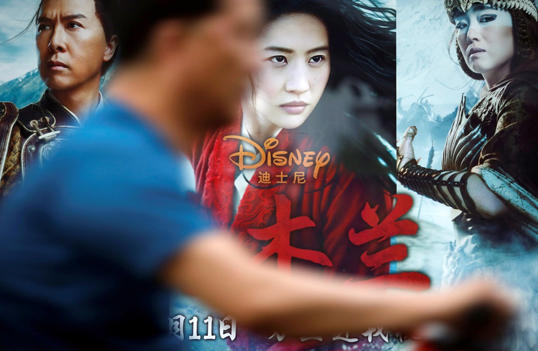 Студию Walt Disney раскритиковали за съемки фильма "Мулан" в китайской провинции Синьцзян, где находятся "лагеря политического воспитания" для уйгуров и представителей других мусульманских меньшинств