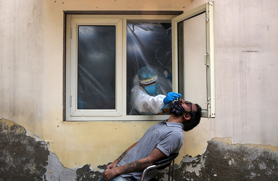 Пункт тестирования на COVID-19 в индийском Нью-Дели