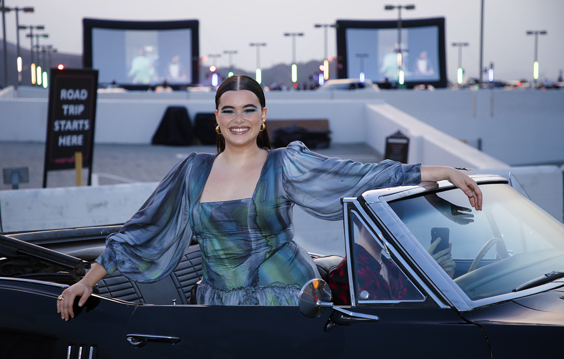 Премьера фильма HBO Max "Unpregnant" прошла на парковке на крыше в Глендейле, Калифорния. На фото: американская актриса Барби Феррейра.