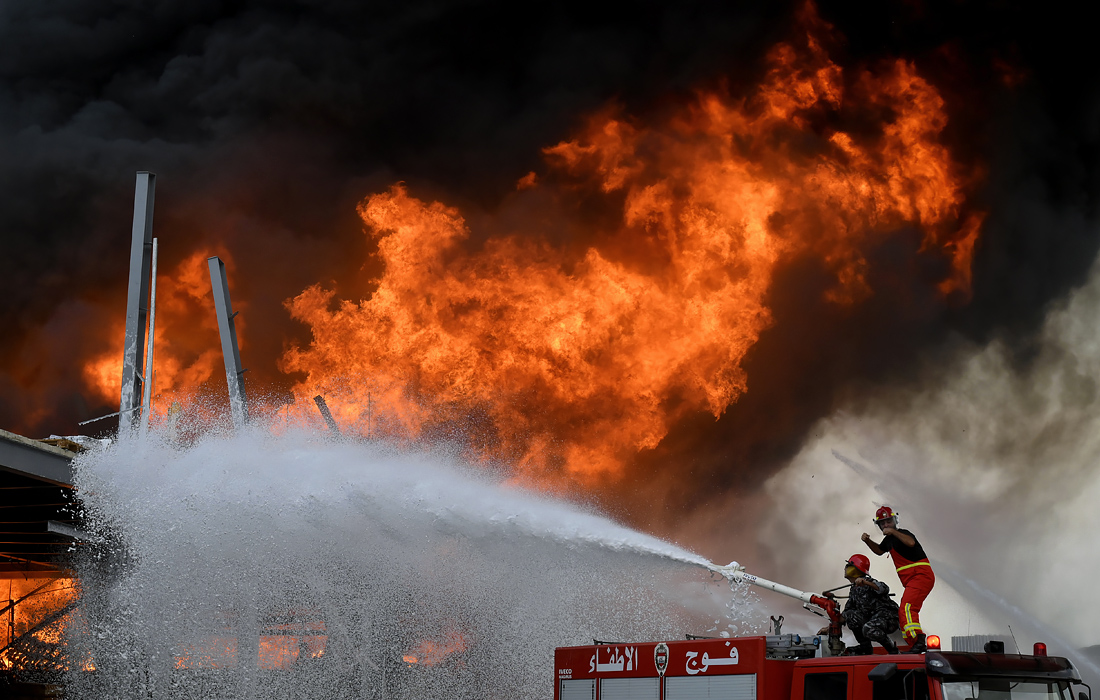 Пожар начался в портовой зоне Бейрута, где в августе произошла серия разрушительных взрывов