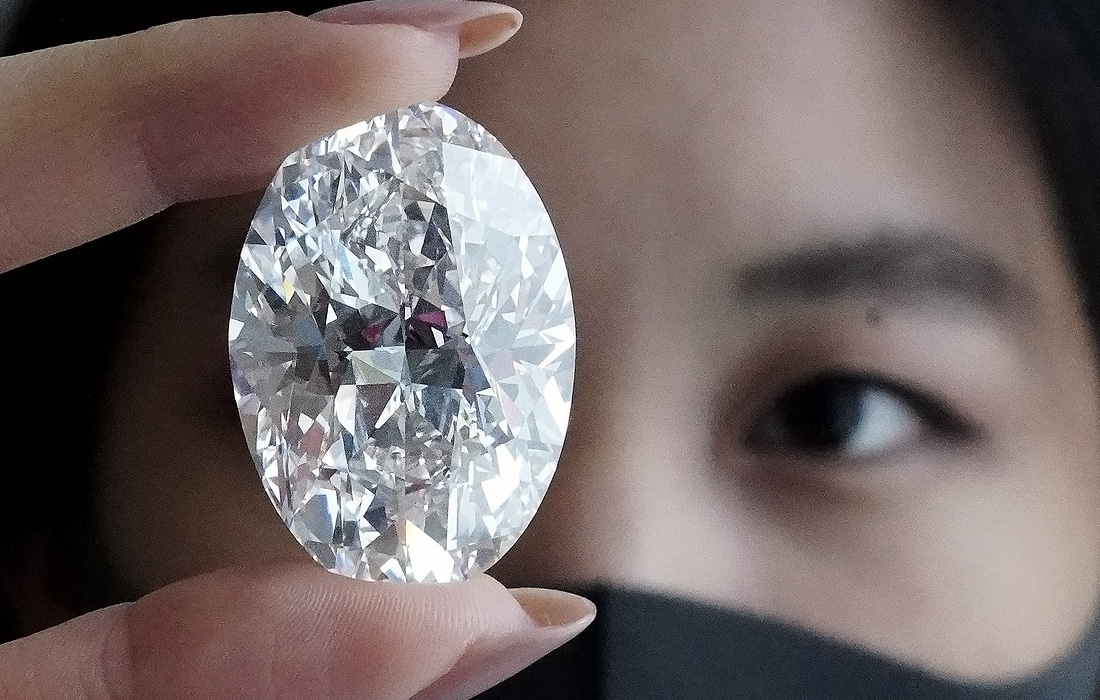 Sotheby’s выставит на аукцион бриллиант в 102 карата. Драгоценный камень будет выставлен на торги одним лотом в Гонконге 5 октября.
