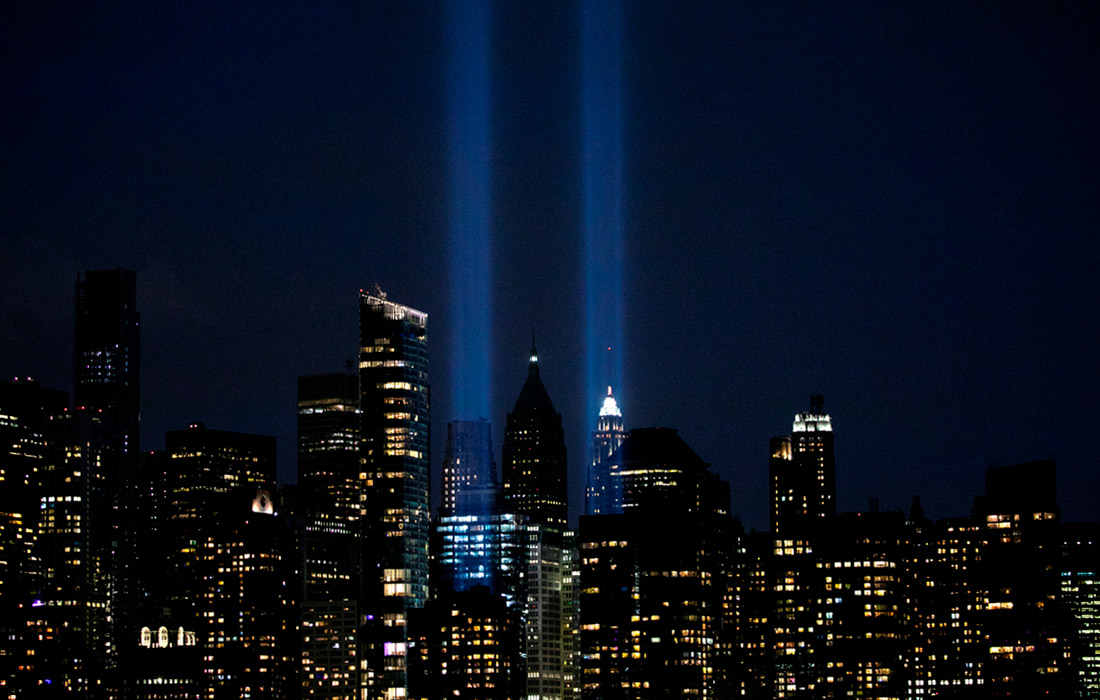 На участке, где раньше располагался комплекс зданий Всемирного торгового центра, была создана инсталляция "Посвящение в свете" (Tribute in Light), которая представляет собой два мощных луча света, которые напоминают о разрушенных башнях-близнецах. Начиная со второй годовщины терактов прожекторы ежегодно зажигают 11 сентября.