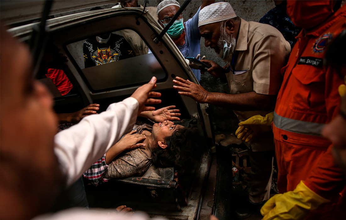 Десять человек погибли при обрушении жилого дома в индийском городе Бхиванди (штат Махараштра). Из-под завалов удалось извлечь 25 человек. На месте обрушения продолжаются спасательные работы.