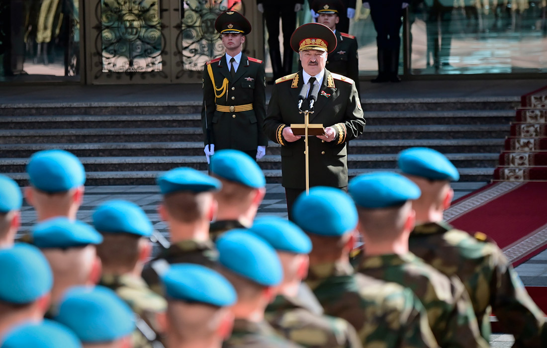 После церемонии инаугурации военнослужащие Белоруссии дали клятву на верность народу и президенту