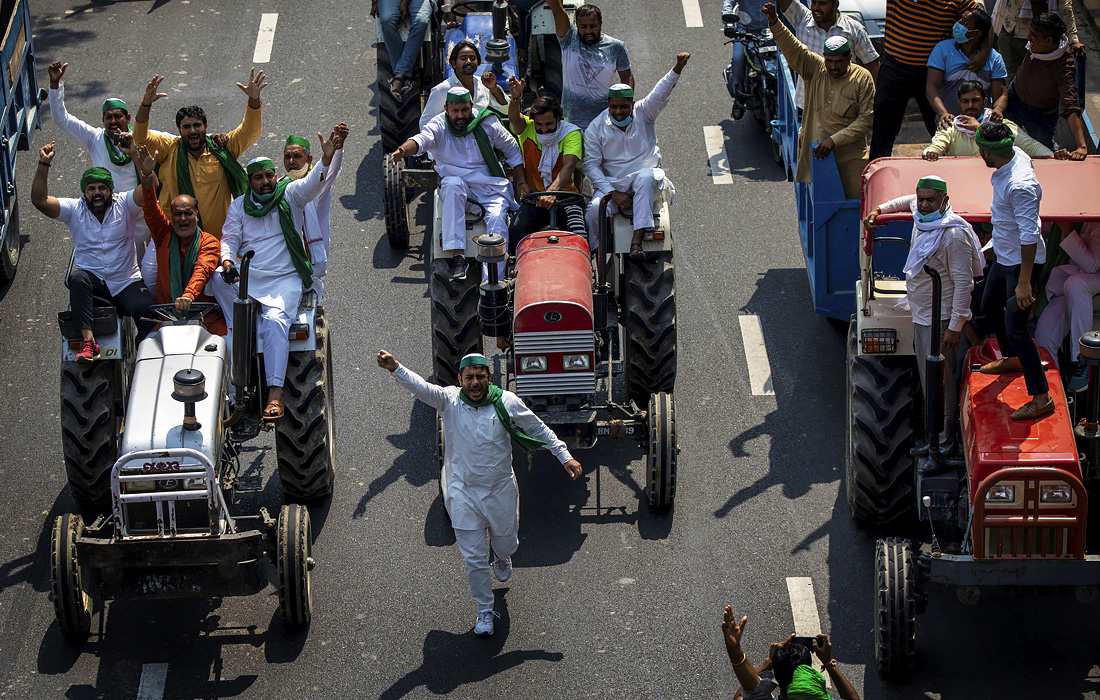 В индийском Бангалоре прошли акции протеста фермеров против новых законов, влияющих на ценообразование и хранение сельскохозяйственной продукции