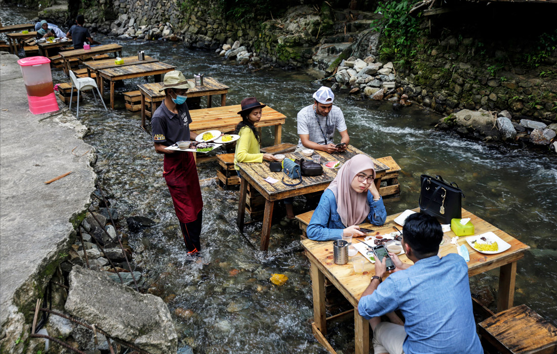 Жители Куала-Лумпура могут посетить ресторан, расположенный на ручье