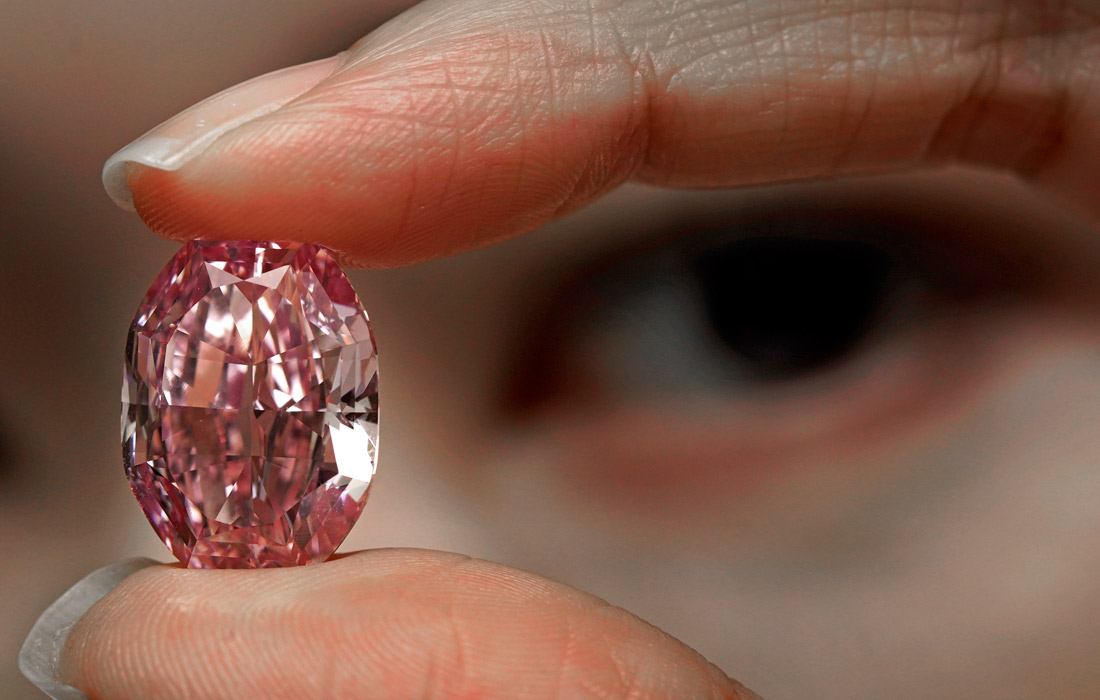 Редкий розовый бриллиант весом 14,83 карата будет продан на аукционе Sotheby’s в Женеве