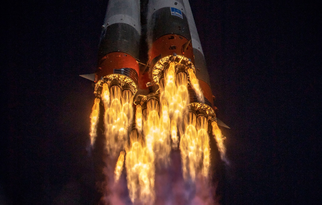Корабль "Союз МС-17" с российско-американским экипажем долетел до Международной космической станции по сверхбыстрой схеме. Время его полета составило 3 часа и 4 минуты, что является рекордом.