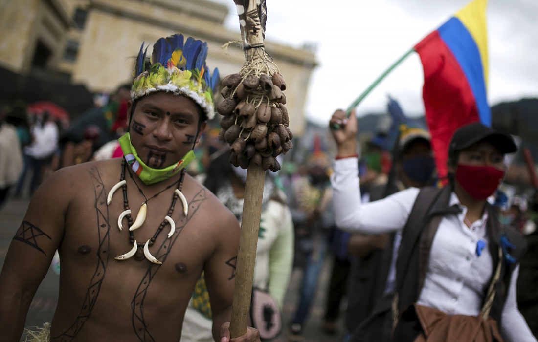 В Боготе коренные жители провели акции протеста против политики президента Колумбии Ивана Дуке и потребовали встречи с ним