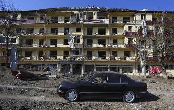 Последствия обстрелов в Нагорном Карабахе