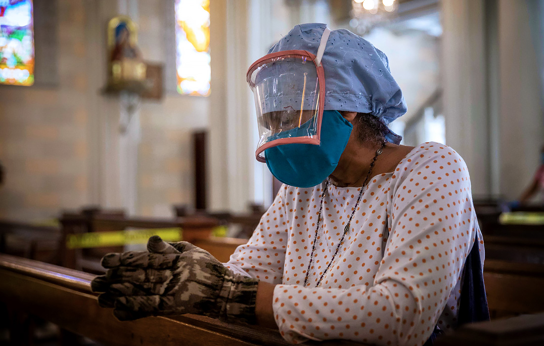 1 ноября. В Венесуэле церкви открыли свои двери для прихожан после восьмимесячного перерыва из-за пандемии коронавируса.