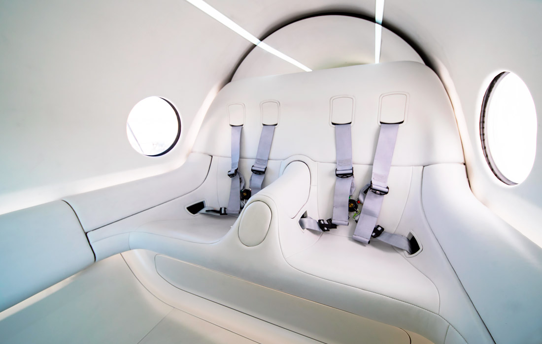 Пассажиров поместили в двухместную капсулу XP-2, созданную специально для этих испытаний компаниями Bjarke Ingels Group и Kilo Design