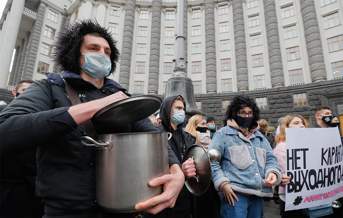 В Киеве работники общепита выступили против карантина выходного дня, введенного в стране в среду