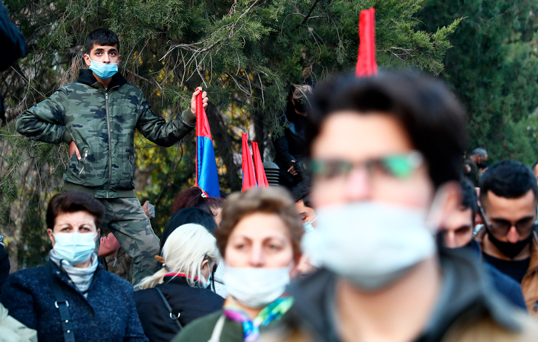 В Ереване продолжаются акции протеста с требованием отставки премьер-министра Армении Никола Пашиняна