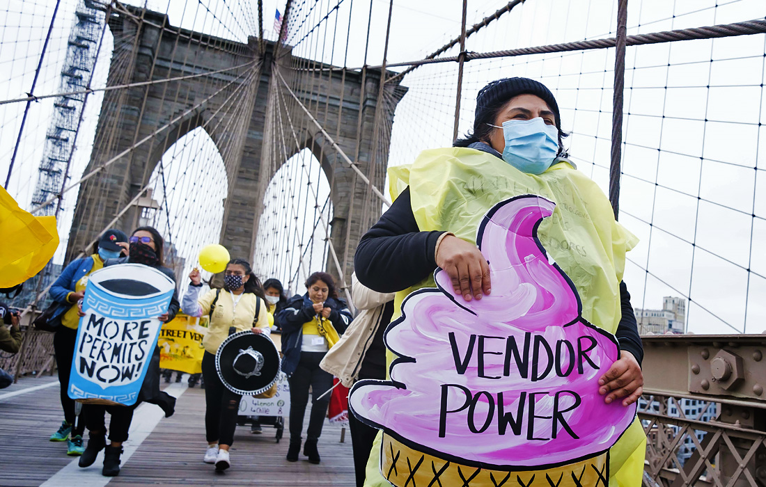 В Нью-Йорке прошел протест уличных торговцев из-за ограничений в период пандемии COVID-19

