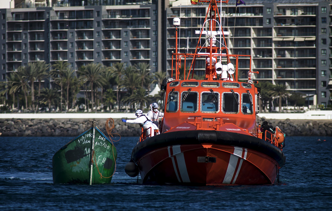 У испанского острова Гран-Канария потерпела крушение лодка с мигрантами. Погибло не менее 7 человек.