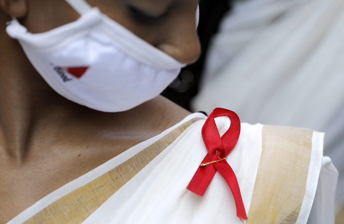Митинг по случаю Всемирного дня борьбы со СПИДом прошел в "квартале красных фонарей" в индийской Калькутте