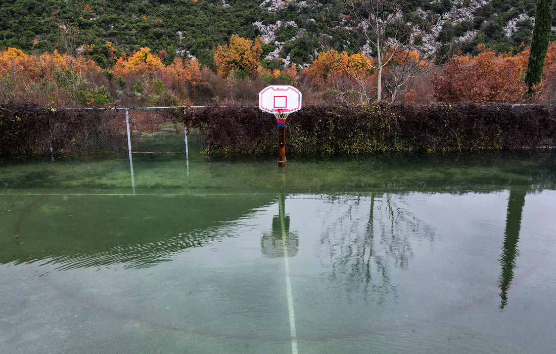 В Хорватии из-за проливных дождей затопило деревню Кокоричи