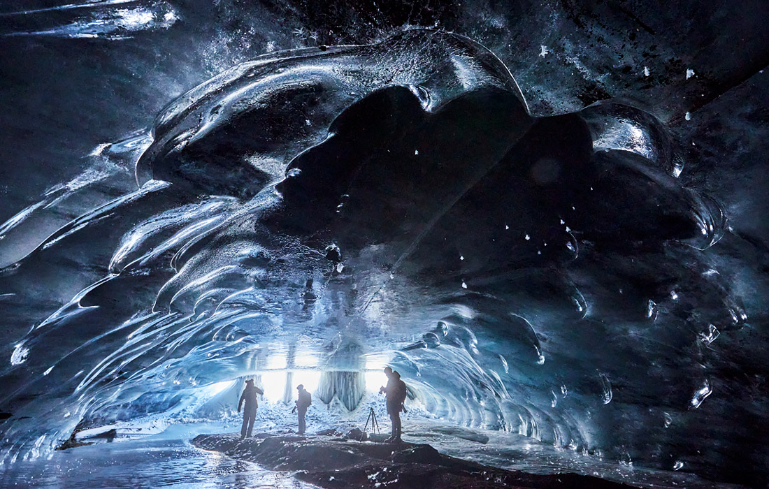 Ледяная пещера на горнолыжном курорте Ле Дьяблере в Швейцарии