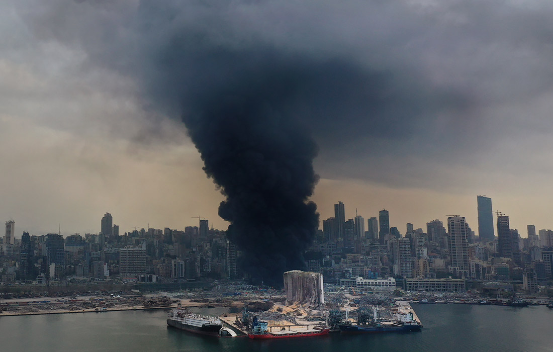 Серия мощных взрывов произошла 4 августа в портовой зоне Бейрута. Причиной стали 2 750 тонн хранившейся на складе аммиачной селитры, конфискованной таможенными службами шесть лет назад. Погибли более 170 человек, около 6 тыс. пострадали. 10 сентября в пострадавшем от взрыва порту произошел крупный пожар.