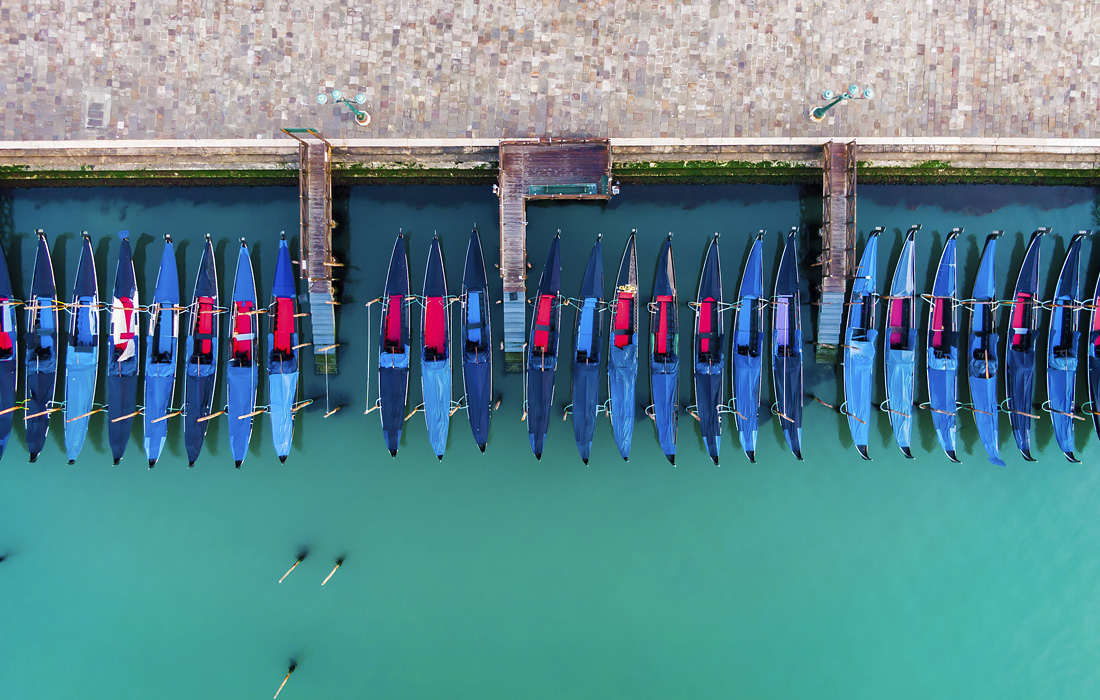 28 апреля. Вода в каналах Венеции стала прозрачной впервые за 60 лет из-за отсутствия туристов и действующего карантина