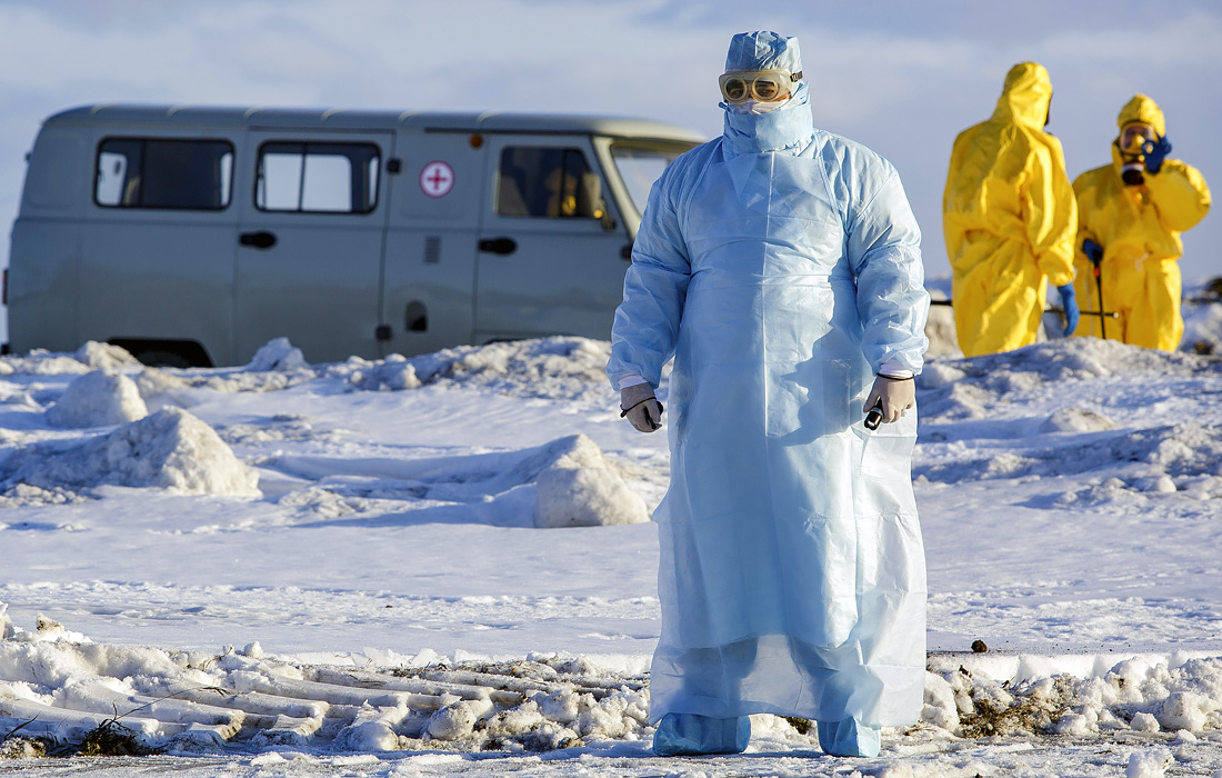 5 февраля. Сотрудники международного аэропорта Курчатова в Челябинске во время учений по проведению эвакуации пассажиров воздушного судна с симптомами коронавирусной инфекции.