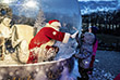 13 ноября. На открытии Рождественского сезона в зоопарке датского Ольборга Санта-Клаус приветствовал посетителей и общался с детьми из стеклянного шара для соблюдения социальной дистанции.