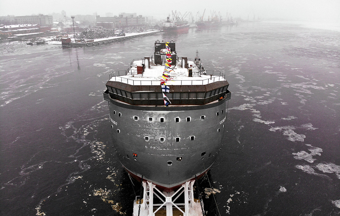 В Санкт-Петербурге спустили на воду ледостойкую самодвижущуюся платформу "Северный полюс"