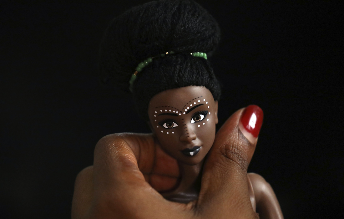Дизайнер Сара Кулибали из Кот-д’Ивуара создала бренд темнокожих кукол Naima Dolls