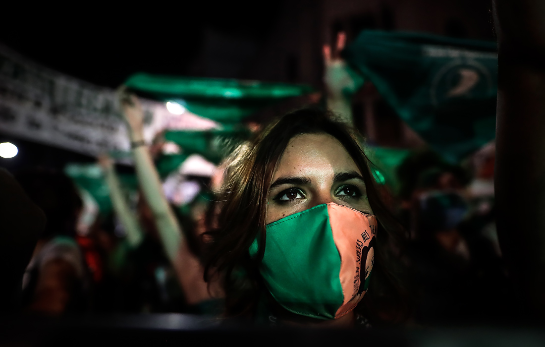 Парламент Аргентины одобрил законопроект о легализации абортов