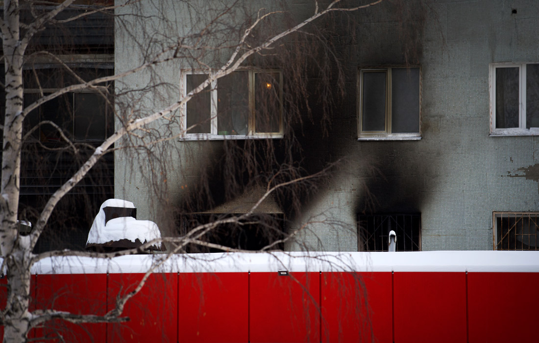 При пожаре в девятиэтажке в Екатеринбурге погибли восемь человек, в том числе семилетний ребенок