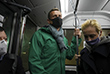 Алексей и Юлия Навальные в автобусе в аэропорту "Шереметьево"