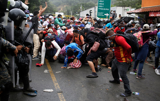 К границе США движется караван мигрантов