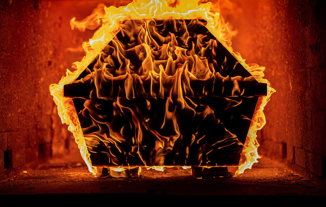 20 января. В январе в Германии вырос уровень смертности от коронавируса. Общее число умерших составляет 47 622 человека. На фото: работа крематория в немецком Дюльмене.