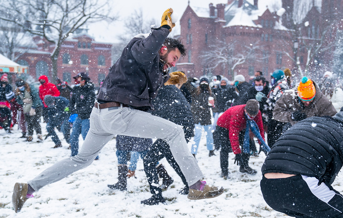 В Вашингтоне состоялась масштабная снежная битва