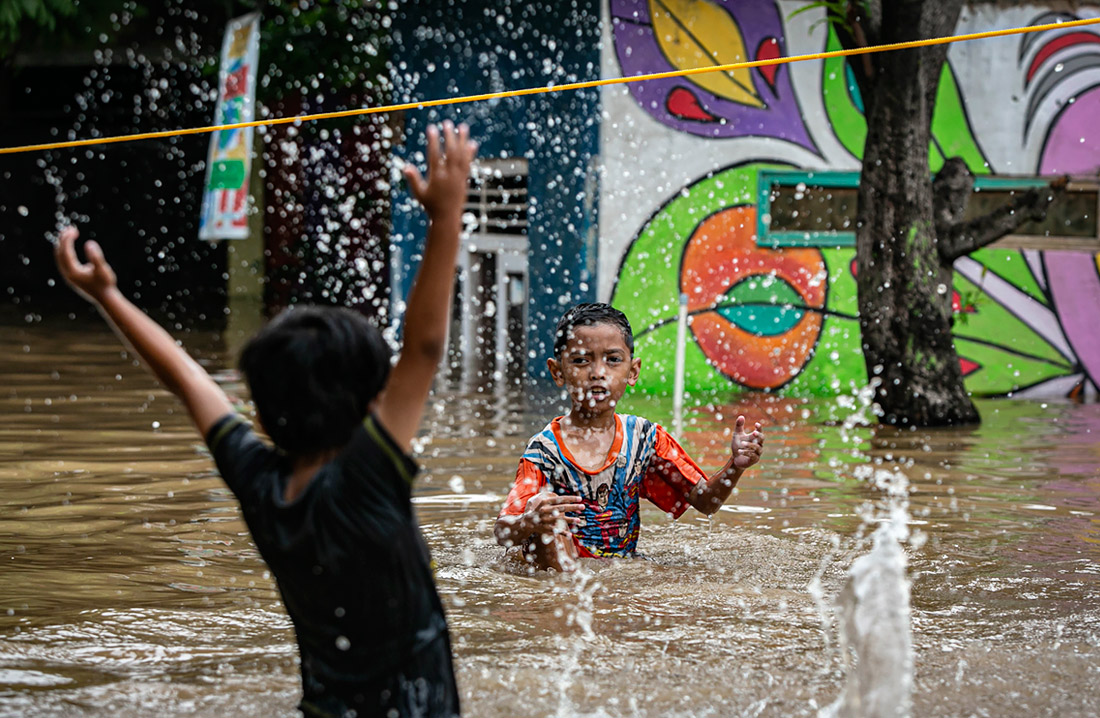 Некоторые районы Джакарты оказались под водой из-за сильнейших ливней