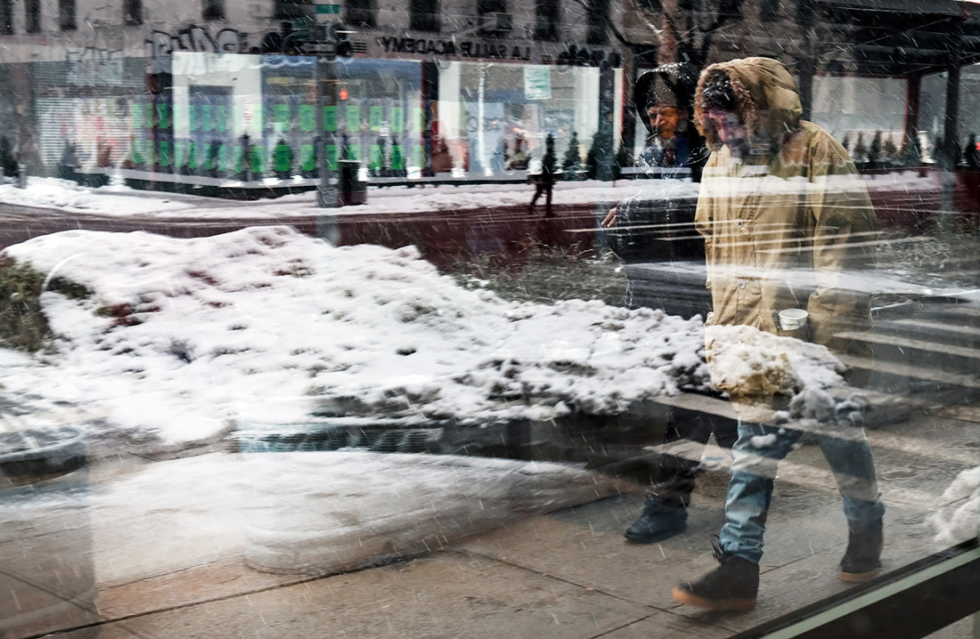 Нью-Йорк переживает вторую крупную снежную бурю за неделю