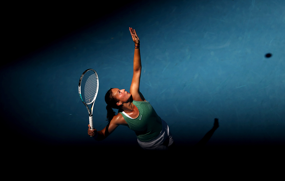 Российская теннисистка Дарья Касаткина не смогла выйти в третий круг турнира Большого шлема Australian Open. Во втором круге соревнования она потерпела поражение от представительницы Белоруссии Арины Соболенко.