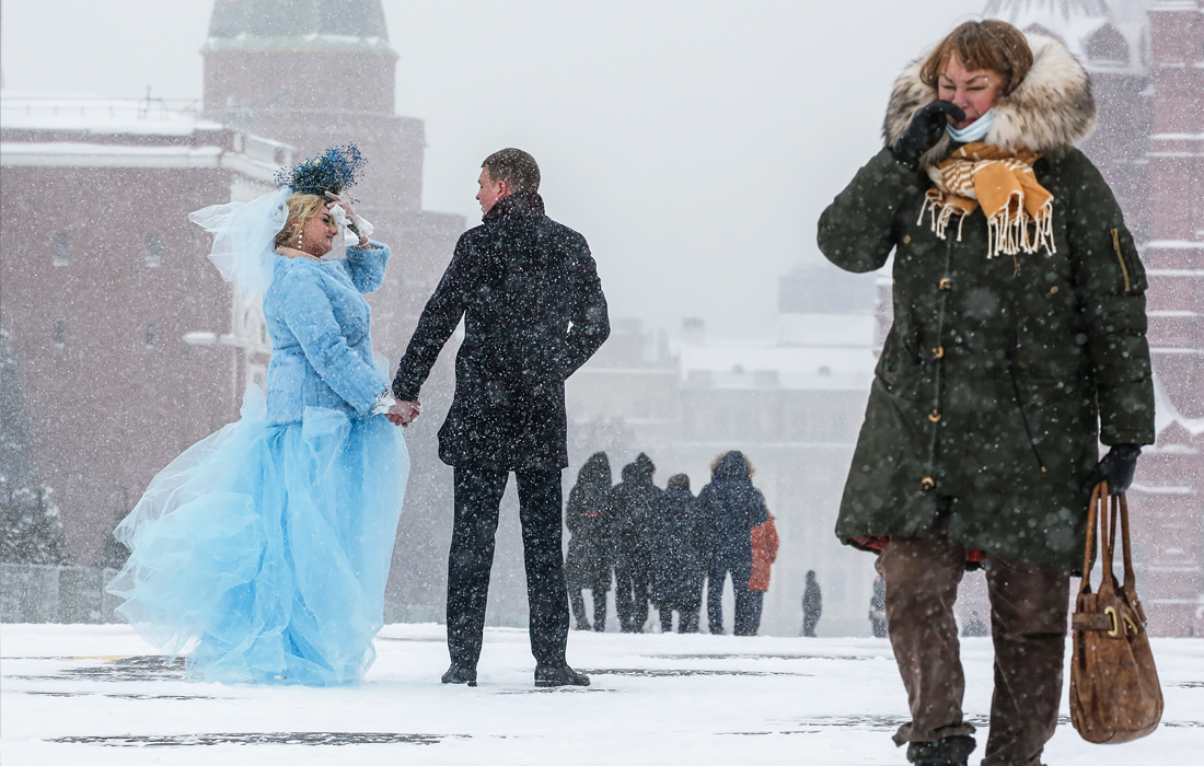 Москву накрыл затяжной снегопад