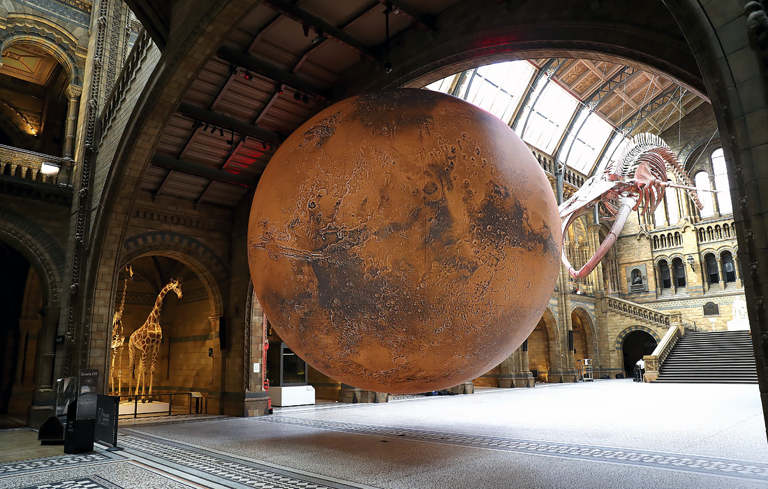 Инсталляция Люка Джеррама "Марс" выставлена в Музее естествознания Лондона