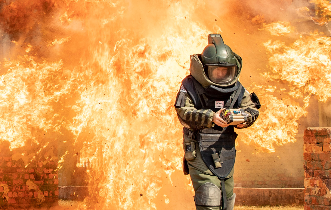 В китайском Наньнине прошли учения военнослужащих по обезвреживанию взрывных устройств